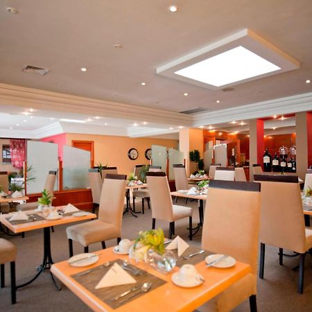 Protea Hotel By Marriott Windhoek Furstenhof מראה חיצוני תמונה