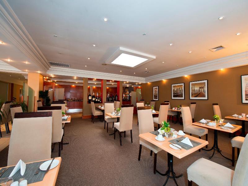Protea Hotel By Marriott Windhoek Furstenhof מראה חיצוני תמונה