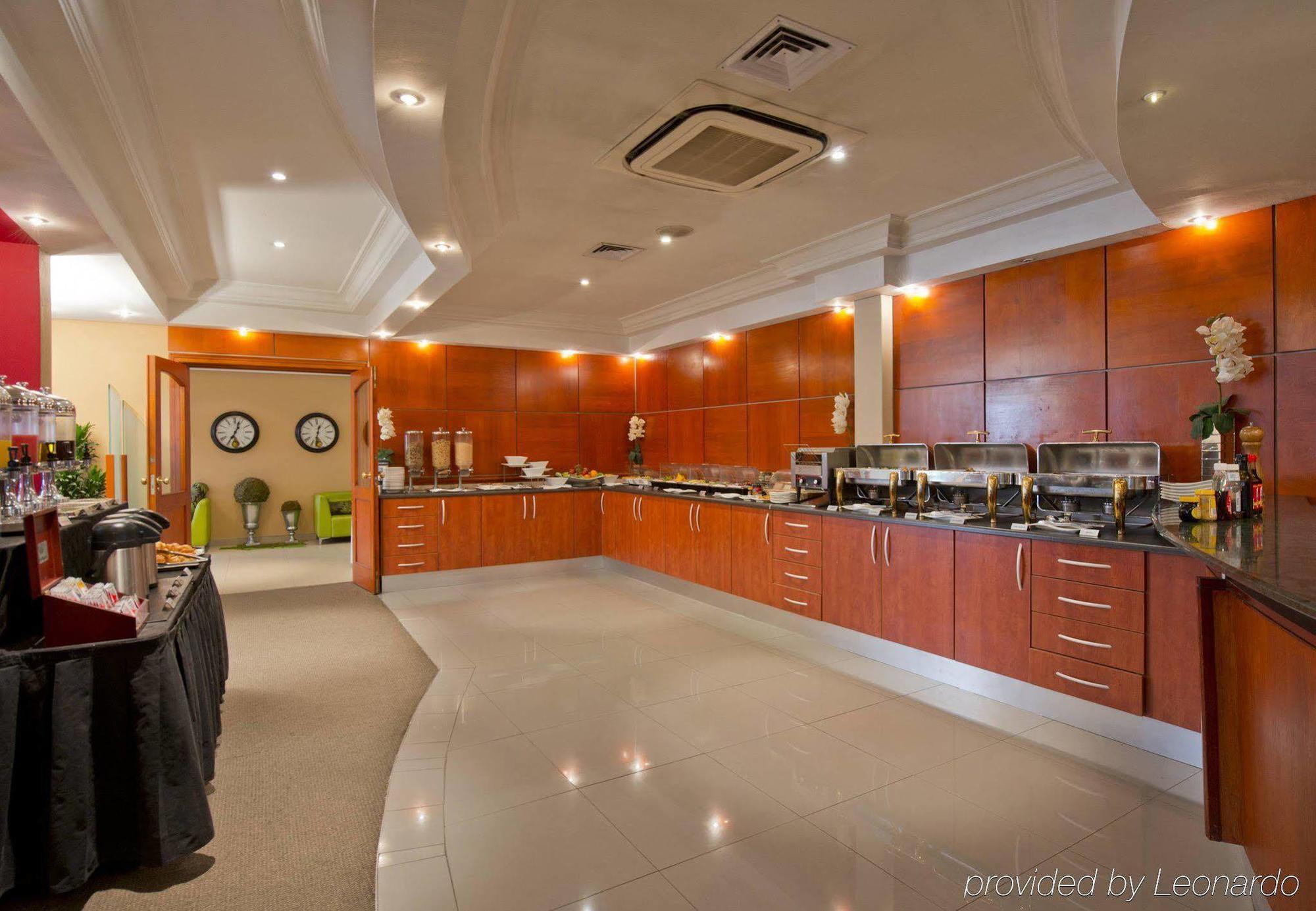 Protea Hotel By Marriott Windhoek Furstenhof מראה חיצוני תמונה